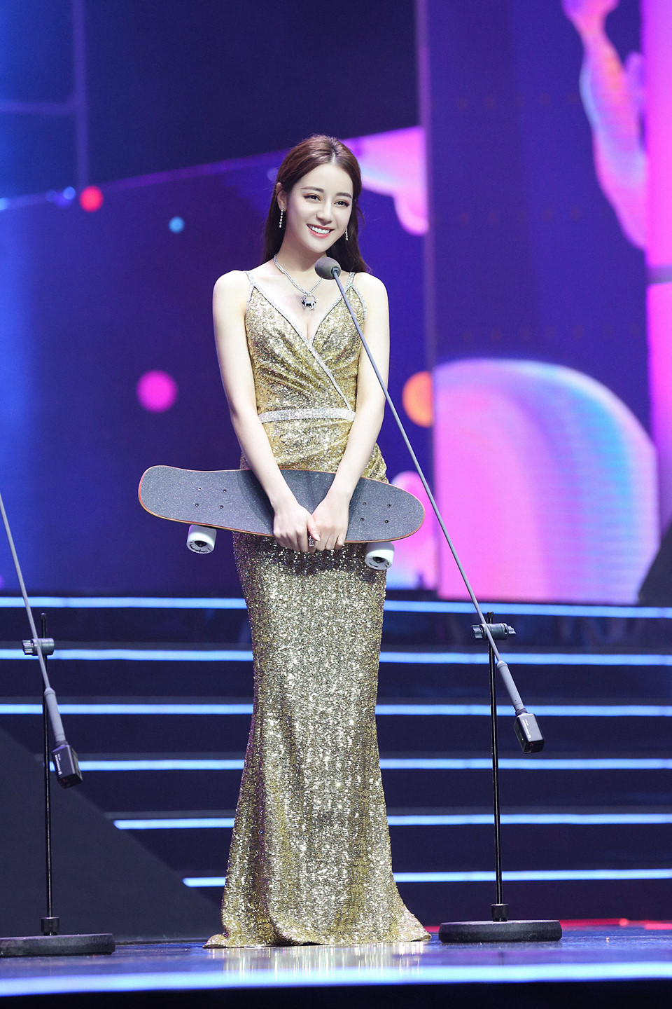 Địch Lệ Nhiệt Ba là nữ thần khí chất, vượt xa Phạm Băng Băng